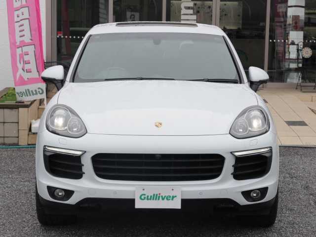 ポルシェ カイエン プラチナエディション 千葉県 2018(平30)年 6.4万km 白 純正ナビ/・Bluetooth/・バックカメラ/・FM/AMラジオ/・フルセグTV（助手席足元スイッチあり）/パドルシフト/アイドリングストップ/シートヒーター/パワーシート/ETC/クルーズコントロール/純正フロアマット/スマートキー２本/パワーバックドア/BOSEスピーカー/フォグランプ/保証書/取扱説明書