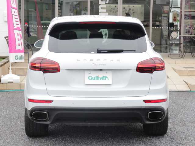 ポルシェ カイエン プラチナエディション 千葉県 2018(平30)年 6.4万km 白 純正ナビ/・Bluetooth/・バックカメラ/・FM/AMラジオ/・フルセグTV（助手席足元スイッチあり）/パドルシフト/アイドリングストップ/シートヒーター/パワーシート/ETC/クルーズコントロール/純正フロアマット/スマートキー２本/パワーバックドア/BOSEスピーカー/フォグランプ/保証書/取扱説明書