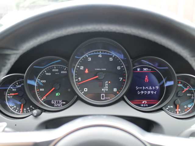 ポルシェ カイエン プラチナエディション 千葉県 2018(平30)年 6.4万km 白 純正ナビ/・Bluetooth/・バックカメラ/・FM/AMラジオ/・フルセグTV（助手席足元スイッチあり）/パドルシフト/アイドリングストップ/シートヒーター/パワーシート/ETC/クルーズコントロール/純正フロアマット/スマートキー２本/パワーバックドア/BOSEスピーカー/フォグランプ/保証書/取扱説明書