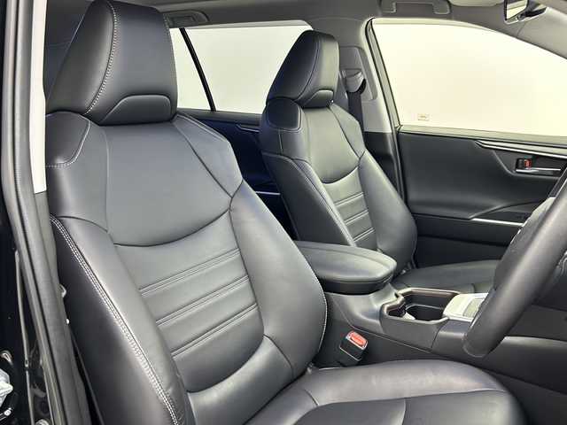 トヨタ ＲＡＶ４ ハイブリッドG 大阪府 2019(令1)年 2.9万km アティチュードブラックマイカ 純正ナビ/・フルセグTV/・Bluetooth/・SDサーバー/パノラマムーンルーフ/ブラインドスポットモニター/トヨタセーフティセンス/・プリクラッシュセーフティー/・レーントレーシングアシスト/・パーキングサポートブレーキ/・オートマチックハイビーム/前後コーナーセンサー/バックカメラ/黒レザーシート/シートヒーター/ステアリングヒーター/オートホールド/スペアキー/スマートキー