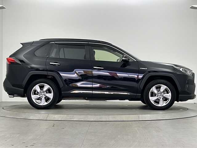 トヨタ ＲＡＶ４ ハイブリッドG 大阪府 2019(令1)年 2.9万km アティチュードブラックマイカ 純正ナビ/・フルセグTV/・Bluetooth/・SDサーバー/パノラマムーンルーフ/ブラインドスポットモニター/トヨタセーフティセンス/・プリクラッシュセーフティー/・レーントレーシングアシスト/・パーキングサポートブレーキ/・オートマチックハイビーム/前後コーナーセンサー/バックカメラ/黒レザーシート/シートヒーター/ステアリングヒーター/オートホールド/スペアキー/スマートキー