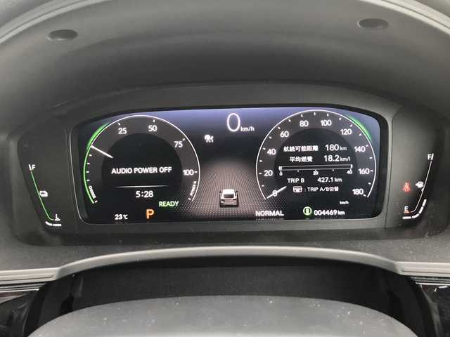 ホンダ シビック e:HEV EX 愛媛県 2024(令6)年 0.5万km プラチナホワイトパール ワンオーナー/純正ディスプレイオーディオ/・グーグルマップ連動/・Bluetooth/フルセグTV/USB/バックカメラ/BOSEサウンドシステム/サンルーフ/前後ドライブレコーダー/ハーフレザーシート/・D/Nパワーシート/・D/Nシートヒーター /ETC2.0/パドルシフト/置くだけ充電/テールゲートスポイラー/フロントグリル/ロアグリルガーニッシュ/・NH731P色分け/ホンダセンシング /●衝突軽減ブレーキ（CMBS）/●先行車発進お知らせ機能/●歩行者事故低減ステアリング/●路外逸脱抑制機能/●標識認識機能/●アダプティブクルーズコントロール/●車線維持支援システム（LKAS）/●トラフィックジャムアシスト（渋滞運転支援機能）/●ブラインドスポットインフォメーション/●誤発進抑制機能/●後方誤発進抑制機能/●近距離衝突軽減ブレーキ/●急アクセル抑制機能/●パーキングセンサーシステム/●後退出庫サポート/●オートハイビーム/●アダプティブドライビングビーム/トラフィックジャムアシスト（渋滞運転支援機能）/取扱説明書/保証書/スペアキー