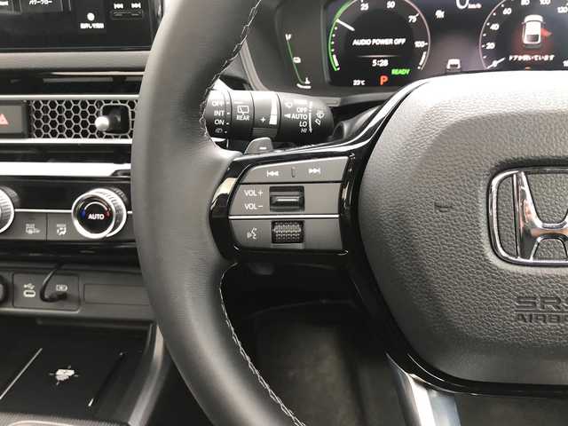 ホンダ シビック e:HEV EX 愛媛県 2024(令6)年 0.5万km プラチナホワイトパール ワンオーナー/純正ディスプレイオーディオ/・グーグルマップ連動/・Bluetooth/フルセグTV/USB/バックカメラ/BOSEサウンドシステム/サンルーフ/前後ドライブレコーダー/ハーフレザーシート/・D/Nパワーシート/・D/Nシートヒーター /ETC2.0/パドルシフト/置くだけ充電/テールゲートスポイラー/フロントグリル/ロアグリルガーニッシュ/・NH731P色分け/ホンダセンシング /●衝突軽減ブレーキ（CMBS）/●先行車発進お知らせ機能/●歩行者事故低減ステアリング/●路外逸脱抑制機能/●標識認識機能/●アダプティブクルーズコントロール/●車線維持支援システム（LKAS）/●トラフィックジャムアシスト（渋滞運転支援機能）/●ブラインドスポットインフォメーション/●誤発進抑制機能/●後方誤発進抑制機能/●近距離衝突軽減ブレーキ/●急アクセル抑制機能/●パーキングセンサーシステム/●後退出庫サポート/●オートハイビーム/●アダプティブドライビングビーム/トラフィックジャムアシスト（渋滞運転支援機能）/取扱説明書/保証書/スペアキー