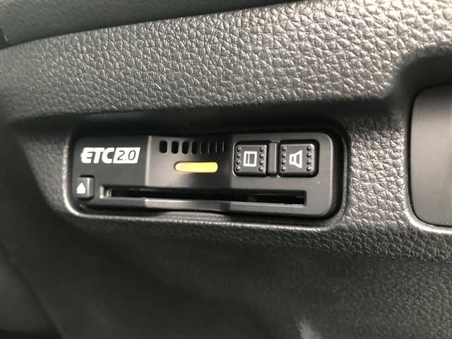 ホンダ シビック e:HEV EX 愛媛県 2024(令6)年 0.5万km プラチナホワイトパール ワンオーナー/純正ディスプレイオーディオ/・グーグルマップ連動/・Bluetooth/フルセグTV/USB/バックカメラ/BOSEサウンドシステム/サンルーフ/前後ドライブレコーダー/ハーフレザーシート/・D/Nパワーシート/・D/Nシートヒーター /ETC2.0/パドルシフト/置くだけ充電/テールゲートスポイラー/フロントグリル/ロアグリルガーニッシュ/・NH731P色分け/ホンダセンシング /●衝突軽減ブレーキ（CMBS）/●先行車発進お知らせ機能/●歩行者事故低減ステアリング/●路外逸脱抑制機能/●標識認識機能/●アダプティブクルーズコントロール/●車線維持支援システム（LKAS）/●トラフィックジャムアシスト（渋滞運転支援機能）/●ブラインドスポットインフォメーション/●誤発進抑制機能/●後方誤発進抑制機能/●近距離衝突軽減ブレーキ/●急アクセル抑制機能/●パーキングセンサーシステム/●後退出庫サポート/●オートハイビーム/●アダプティブドライビングビーム/トラフィックジャムアシスト（渋滞運転支援機能）/取扱説明書/保証書/スペアキー
