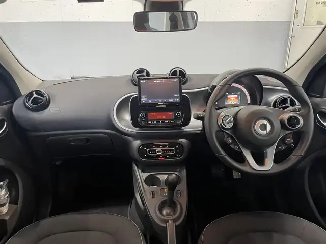 スマート ＭＣＣ スマート フォーフォー パッション 静岡県 2016(平28)年 1.7万km シルバー 社外ナビ（パイオニア製）/・Bluetooth/USB/フルセグTV/AM/FM/バックカメラ/パーキングアシスト/クルーズコントロール/シートヒーター（フロント）/PDC（リヤ）/社外ドライブレコーダー（フロント）/ファブリックシート/純正15インチAW/スペアキー有/保証書、記録簿有
