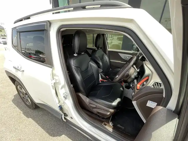 クライスラー・ジープ ジープ レネゲード オープニングエディション 石川県 2015(平27)年 4.9万km 白 社外メモリーナビ(ポータブル)/ワンセグTV/Bluetooth/USB/AUX/beatsサウンド/クルーズコントロール/電動格納ミラー/黒レザーシート/ETC/ルーフレール/ドアバイザー/トノカバー