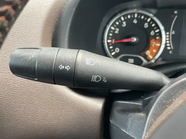 クライスラー・ジープ ジープ レネゲード オープニングエディション 石川県 2015(平27)年 4.9万km 白 社外メモリーナビ(ポータブル)/ワンセグTV/Bluetooth/USB/AUX/beatsサウンド/クルーズコントロール/電動格納ミラー/黒レザーシート/ETC/ルーフレール/ドアバイザー/トノカバー