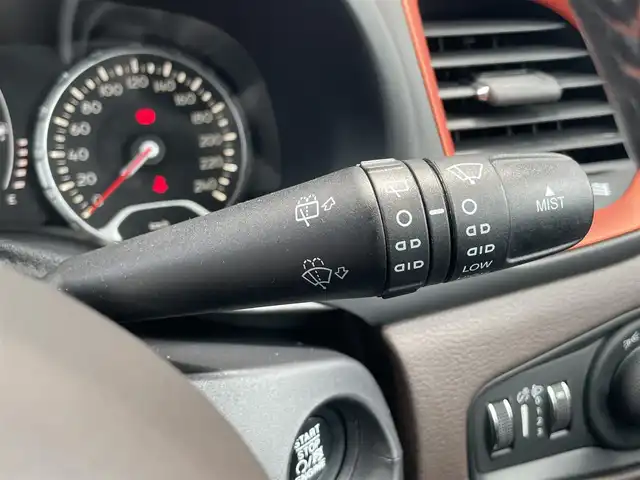 クライスラー・ジープ ジープ レネゲード オープニングエディション 石川県 2015(平27)年 4.9万km 白 社外メモリーナビ(ポータブル)/ワンセグTV/Bluetooth/USB/AUX/beatsサウンド/クルーズコントロール/電動格納ミラー/黒レザーシート/ETC/ルーフレール/ドアバイザー/トノカバー