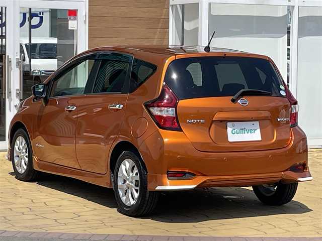 日産 ノート e－パワー X 宮崎県 2016(平28)年 6.1万km プレミアムコロナオレンジ ディーラー純正ナビ/メモリナビ/Bluetooth接続/フルセグテレビ/アラウンドビューモニター/バックカメラ/ドライブレコーダー/LEDヘッドライト/プッシュスタート/純正15インチアルミ