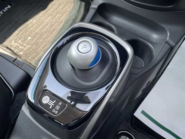日産 ノート e－パワー X 宮崎県 2016(平28)年 6.1万km プレミアムコロナオレンジ ディーラー純正ナビ/メモリナビ/Bluetooth接続/フルセグテレビ/アラウンドビューモニター/バックカメラ/ドライブレコーダー/LEDヘッドライト/プッシュスタート/純正15インチアルミ