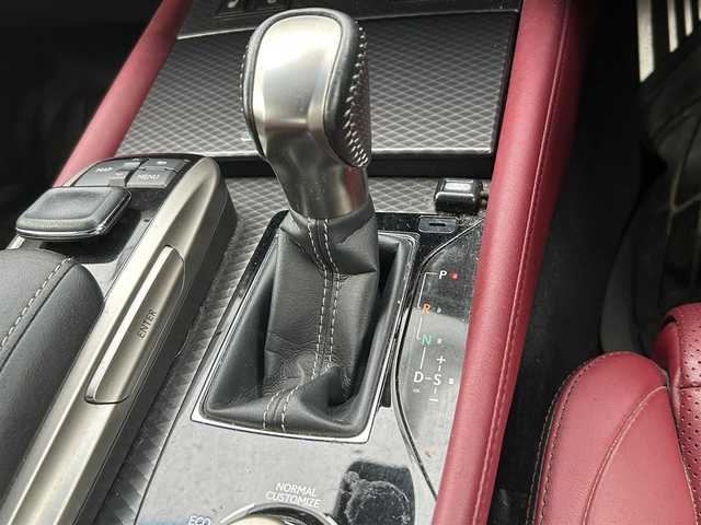 レクサス ＧＳ 300h Fスポーツ 熊本県 2017(平29)年 6.9万km ホワイトノーヴァガラスフレーク 純正メーカーSDナビDTV/・CD/DVD/BT/USB/SD/AUX/フルセグ/バックカメラ/ビルトインETC/本革シート/・メモリ付きパワーシート/・エアーシート/LEDヘッドライト/リアスポイラー/・オートライト/フォグ/ハンドルヒーター/ウィンカードアミラー/リアサンシェード/レクサスセーフティシステム＋/・プリクラッシュセーフティ/・レーンディパーチャーアラート/・アダプティブハイビームシステム/・レーダークルーズコントロール/マット/スマートキー