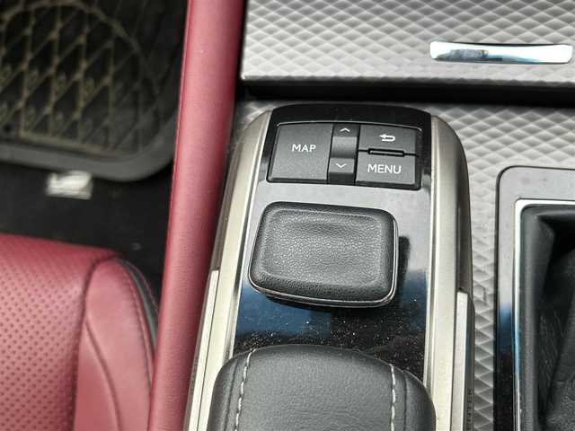 レクサス ＧＳ 300h Fスポーツ 熊本県 2017(平29)年 6.9万km ホワイトノーヴァガラスフレーク 純正メーカーSDナビDTV/・CD/DVD/BT/USB/SD/AUX/フルセグ/バックカメラ/ビルトインETC/本革シート/・メモリ付きパワーシート/・エアーシート/LEDヘッドライト/リアスポイラー/・オートライト/フォグ/ハンドルヒーター/ウィンカードアミラー/リアサンシェード/レクサスセーフティシステム＋/・プリクラッシュセーフティ/・レーンディパーチャーアラート/・アダプティブハイビームシステム/・レーダークルーズコントロール/マット/スマートキー