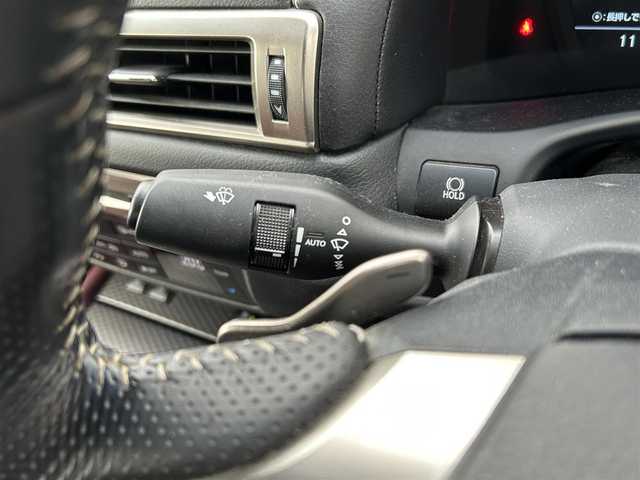 レクサス ＧＳ 300h Fスポーツ 熊本県 2017(平29)年 6.9万km ホワイトノーヴァガラスフレーク 純正メーカーSDナビDTV/・CD/DVD/BT/USB/SD/AUX/フルセグ/バックカメラ/ビルトインETC/本革シート/・メモリ付きパワーシート/・エアーシート/LEDヘッドライト/リアスポイラー/・オートライト/フォグ/ハンドルヒーター/ウィンカードアミラー/リアサンシェード/レクサスセーフティシステム＋/・プリクラッシュセーフティ/・レーンディパーチャーアラート/・アダプティブハイビームシステム/・レーダークルーズコントロール/マット/スマートキー