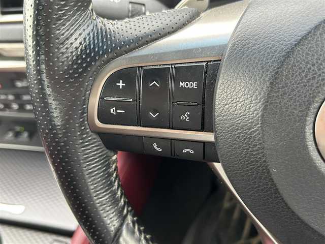 レクサス ＧＳ 300h Fスポーツ 熊本県 2017(平29)年 6.9万km ホワイトノーヴァガラスフレーク 純正メーカーSDナビDTV/・CD/DVD/BT/USB/SD/AUX/フルセグ/バックカメラ/ビルトインETC/本革シート/・メモリ付きパワーシート/・エアーシート/LEDヘッドライト/リアスポイラー/・オートライト/フォグ/ハンドルヒーター/ウィンカードアミラー/リアサンシェード/レクサスセーフティシステム＋/・プリクラッシュセーフティ/・レーンディパーチャーアラート/・アダプティブハイビームシステム/・レーダークルーズコントロール/マット/スマートキー