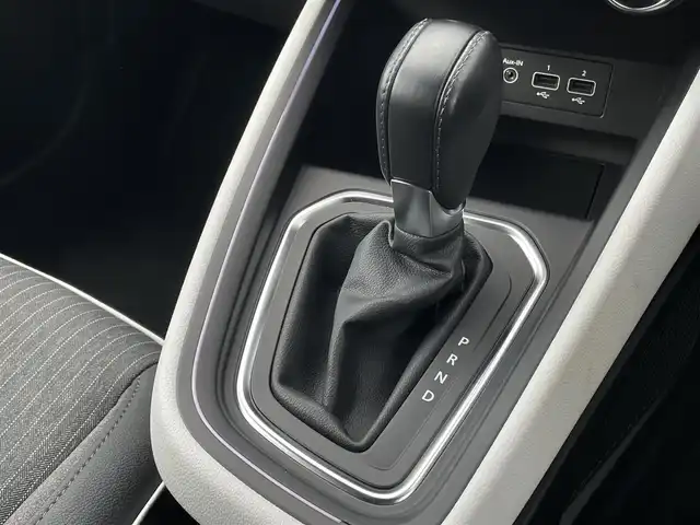 ルノー ルノー ルーテシア インテンス 三重県 2023(令5)年 2万km ブラングラシエ ACC/衝突軽減ブレーキ　/レーンアシスト/BSM/純正ディスプレイオーディオ　/バックカメラ　/カープレイ　/純正17インチアルミホイール　/アンドロイドオート　/Bluetooth/ETC車載器/ハンドルヒーター　/LEDヘッドライト　/保証書