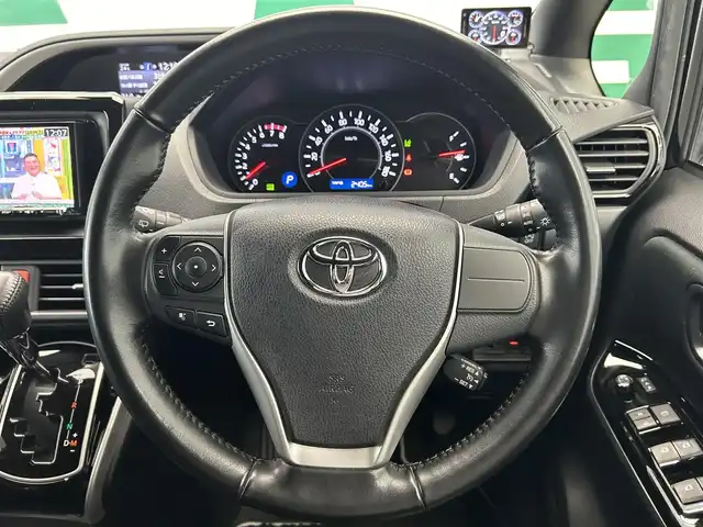 トヨタ ヴォクシー ZS 煌 鹿児島県 2018(平30)年 7.5万km ブラック ワンオーナー/社外ナビ（NX617）/バックカメラ/両側パワースライドドア/前後ドライブレコーダー/ETC/フルセグTV/アダプティブクルーズコントロール/レーンキープアシスト/社外マフラー/純正フロアマット/革調シートカバー/アイドリングストップ/ドアバイザー/社外19インチアルミホイール（RAY’ｓ）/LEDヘッドライト