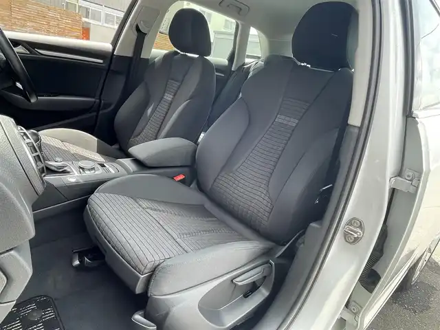 アウディ Ａ３ SB 1．8 TFSIクワトロ 青森県 2014(平26)年 2.9万km パール ４WD/純正メーカーナビ/(AM/FM/CD/DVD/Bluetooth/フルセグTV)/バックカメラ/電動パーキング/パドルシフト/スタートストップシステム/LEDオートライト/ステアリングスイッチ/後方ドライブレコーダー/純正1７インチAW/ETC/オートエアコン/ABS/エアバック　W/サイド/カーテン/前後コーナー/横滑り防止機能/スペアキー×1/保証書/取扱説明書/ナビ取扱説明書
