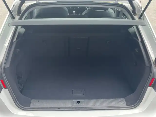 アウディ Ａ３ SB 1．8 TFSIクワトロ 青森県 2014(平26)年 2.9万km パール ４WD/純正メーカーナビ/(AM/FM/CD/DVD/Bluetooth/フルセグTV)/バックカメラ/電動パーキング/パドルシフト/スタートストップシステム/LEDオートライト/ステアリングスイッチ/後方ドライブレコーダー/純正1７インチAW/ETC/オートエアコン/ABS/エアバック　W/サイド/カーテン/前後コーナー/横滑り防止機能/スペアキー×1/保証書/取扱説明書/ナビ取扱説明書
