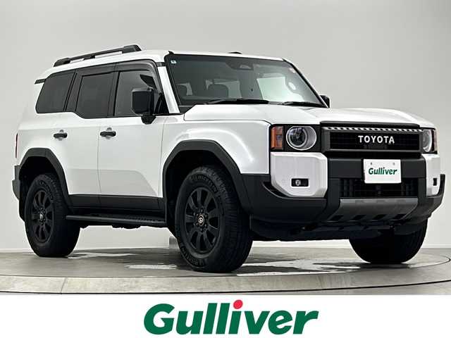 トヨタ ランドクルーザー ２５０ ZX ファーストエディション 大阪府 2024(令6)年 2.2万km プラチナホワイトパールマイカ JBLプレミアムサウンドシステム/チルト＆スライド電動ムーンルーフ/ルーフレール/純正12.3インチディスプレイオーディオplus/【AM/FM/Bluetooth/フルセグTV/HDMI】/パノラミックビューモニター/茶色本革シート/デジタルインナーミラー/置くだけ充電/カラーヘッドアップディスプレイ/挟み込み防止機能付きハンズフリーパワーバックドア/前後ドライブレコーダー【TZ-DR500】/パドルシフト/純正18インチAW/純正フロアマット/トヨタ チームメイト【アドバンスト ドライブ】/トヨタセーフティセンス/・プリクラッシュセーフティ/・レーントレーシングアシスト/・レーンディパーチャーアラート/・アダプティブハイビームシステム/・ロードサインアシスト/・ドライバー異常時対応システム/・プロアクティブドライビングアシスト/・発進遅れ告知機能/・フロントクロストラフィックアラート/・レーンチェンジアシスト/ブラインドスポットモニター/ISOFIX