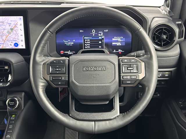 トヨタ ランドクルーザー ２５０ ZX ファーストエディション 大阪府 2024(令6)年 2.2万km プラチナホワイトパールマイカ JBLプレミアムサウンドシステム/チルト＆スライド電動ムーンルーフ/ルーフレール/純正12.3インチディスプレイオーディオplus/【AM/FM/Bluetooth/フルセグTV/HDMI】/パノラミックビューモニター/茶色本革シート/デジタルインナーミラー/置くだけ充電/カラーヘッドアップディスプレイ/挟み込み防止機能付きハンズフリーパワーバックドア/前後ドライブレコーダー【TZ-DR500】/パドルシフト/純正18インチAW/純正フロアマット/トヨタ チームメイト【アドバンスト ドライブ】/トヨタセーフティセンス/・プリクラッシュセーフティ/・レーントレーシングアシスト/・レーンディパーチャーアラート/・アダプティブハイビームシステム/・ロードサインアシスト/・ドライバー異常時対応システム/・プロアクティブドライビングアシスト/・発進遅れ告知機能/・フロントクロストラフィックアラート/・レーンチェンジアシスト/ブラインドスポットモニター/ISOFIX