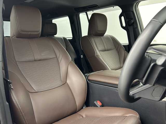 トヨタ ランドクルーザー ２５０ ZX ファーストエディション 大阪府 2024(令6)年 2.2万km プラチナホワイトパールマイカ JBLプレミアムサウンドシステム/チルト＆スライド電動ムーンルーフ/ルーフレール/純正12.3インチディスプレイオーディオplus/【AM/FM/Bluetooth/フルセグTV/HDMI】/パノラミックビューモニター/茶色本革シート/デジタルインナーミラー/置くだけ充電/カラーヘッドアップディスプレイ/挟み込み防止機能付きハンズフリーパワーバックドア/前後ドライブレコーダー【TZ-DR500】/パドルシフト/純正18インチAW/純正フロアマット/トヨタ チームメイト【アドバンスト ドライブ】/トヨタセーフティセンス/・プリクラッシュセーフティ/・レーントレーシングアシスト/・レーンディパーチャーアラート/・アダプティブハイビームシステム/・ロードサインアシスト/・ドライバー異常時対応システム/・プロアクティブドライビングアシスト/・発進遅れ告知機能/・フロントクロストラフィックアラート/・レーンチェンジアシスト/ブラインドスポットモニター/ISOFIX