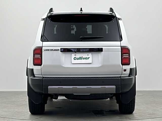 トヨタ ランドクルーザー ２５０ ZX ファーストエディション 大阪府 2024(令6)年 2.2万km プラチナホワイトパールマイカ JBLプレミアムサウンドシステム/チルト＆スライド電動ムーンルーフ/ルーフレール/純正12.3インチディスプレイオーディオplus/【AM/FM/Bluetooth/フルセグTV/HDMI】/パノラミックビューモニター/茶色本革シート/デジタルインナーミラー/置くだけ充電/カラーヘッドアップディスプレイ/挟み込み防止機能付きハンズフリーパワーバックドア/前後ドライブレコーダー【TZ-DR500】/パドルシフト/純正18インチAW/純正フロアマット/トヨタ チームメイト【アドバンスト ドライブ】/トヨタセーフティセンス/・プリクラッシュセーフティ/・レーントレーシングアシスト/・レーンディパーチャーアラート/・アダプティブハイビームシステム/・ロードサインアシスト/・ドライバー異常時対応システム/・プロアクティブドライビングアシスト/・発進遅れ告知機能/・フロントクロストラフィックアラート/・レーンチェンジアシスト/ブラインドスポットモニター/ISOFIX