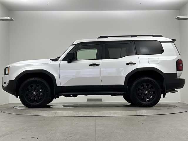 トヨタ ランドクルーザー ２５０ ZX ファーストエディション 大阪府 2024(令6)年 2.2万km プラチナホワイトパールマイカ JBLプレミアムサウンドシステム/チルト＆スライド電動ムーンルーフ/ルーフレール/純正12.3インチディスプレイオーディオplus/【AM/FM/Bluetooth/フルセグTV/HDMI】/パノラミックビューモニター/茶色本革シート/デジタルインナーミラー/置くだけ充電/カラーヘッドアップディスプレイ/挟み込み防止機能付きハンズフリーパワーバックドア/前後ドライブレコーダー【TZ-DR500】/パドルシフト/純正18インチAW/純正フロアマット/トヨタ チームメイト【アドバンスト ドライブ】/トヨタセーフティセンス/・プリクラッシュセーフティ/・レーントレーシングアシスト/・レーンディパーチャーアラート/・アダプティブハイビームシステム/・ロードサインアシスト/・ドライバー異常時対応システム/・プロアクティブドライビングアシスト/・発進遅れ告知機能/・フロントクロストラフィックアラート/・レーンチェンジアシスト/ブラインドスポットモニター/ISOFIX