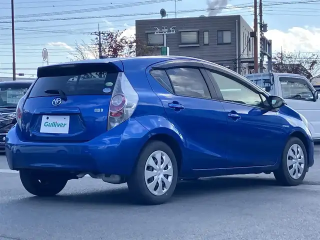 トヨタ アクア S 静岡県 2012(平24)年 6.4万km コバルトブルーメタリック ドライブレコーダー前後／ＥＴＣ／オートエアコン／Ｗエアバッグ／パワーステアリング／パワーウィンドウ／ＣＤ．ＣＤチェンジャー／純正フロアマット／布シート／ＡＢＳ／横滑り防止装置／ハロゲンヘッドライト