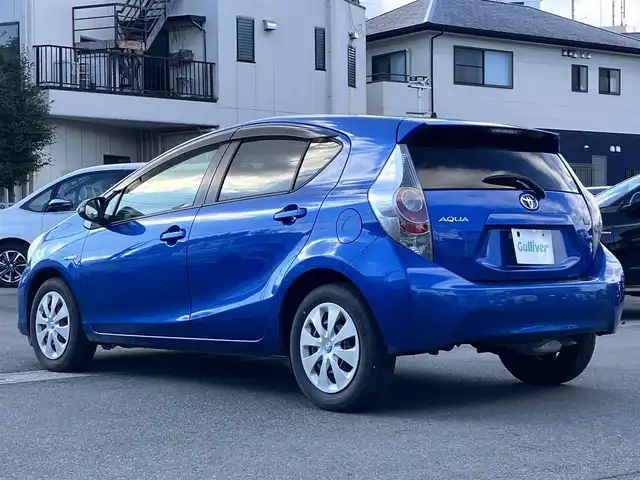 トヨタ アクア S 静岡県 2012(平24)年 6.4万km コバルトブルーメタリック ドライブレコーダー前後／ＥＴＣ／オートエアコン／Ｗエアバッグ／パワーステアリング／パワーウィンドウ／ＣＤ．ＣＤチェンジャー／純正フロアマット／布シート／ＡＢＳ／横滑り防止装置／ハロゲンヘッドライト