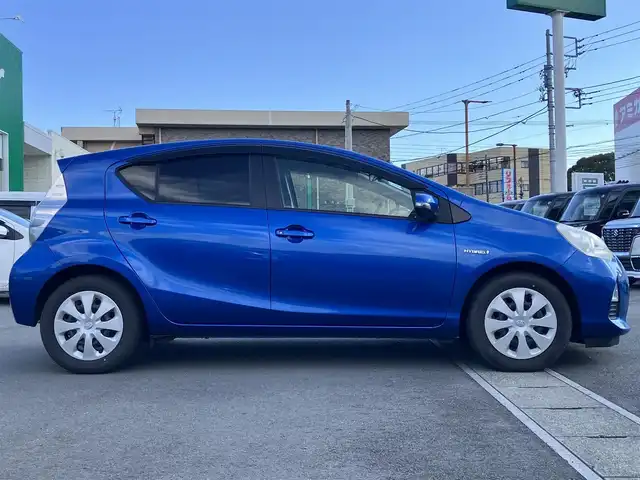 トヨタ アクア S 静岡県 2012(平24)年 6.4万km コバルトブルーメタリック ドライブレコーダー前後／ＥＴＣ／オートエアコン／Ｗエアバッグ／パワーステアリング／パワーウィンドウ／ＣＤ．ＣＤチェンジャー／純正フロアマット／布シート／ＡＢＳ／横滑り防止装置／ハロゲンヘッドライト