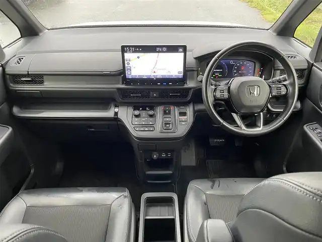 ホンダ ステップワゴン スパーダ eHEV 福岡県 2022(令4)年 4.4万km プラチナホワイトパール 横滑り防止機能/レーンキープアシスト/衝突被害軽減システム/バックカメラ/ACC/ビルトインETC/純正ナビ/フルセグTV/Bluetooth/USB/１２Vソケット/HDMI/純正フロアマット/純正AW/Dualエアコン/ハーフレザーシート/シートメモリー/シートヒーター/エアシート/オートマチックハイビーム