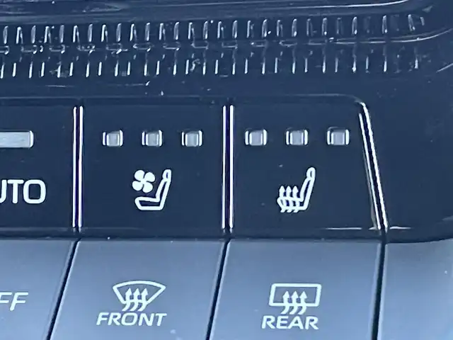 トヨタ ランドクルーザー ２５０ VX 東京都 2025(令7)年 0.2万km ブラック プリクラッシュセーフティ/レーントレーシングアシスト/レーンディパーチャーアラート/12.3インチ純正メーカーナビ/フルセグテレビ/Bluetooth/USB HDMI接続/サンルーフ/レザーシート/シートーヒーター/シートベンチレーション/デジタルインナーミラー/パノラマモニター/3眼LEDヘッドライト/パワーバックドア/ルーフレール/スマートキー/ステアリングヒーター/クルーズコントロール