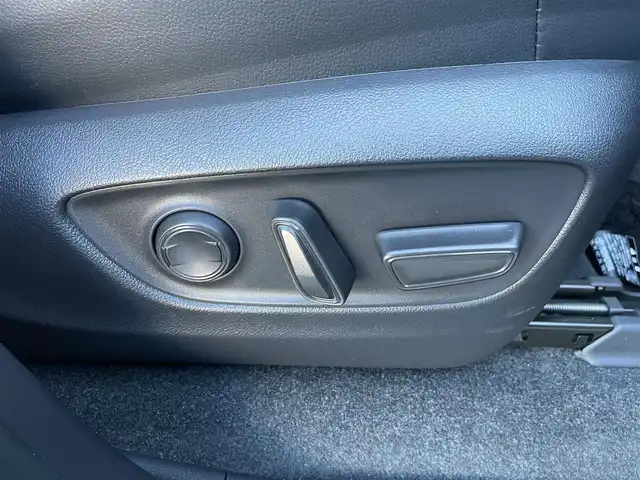 トヨタ ランドクルーザー ２５０ VX 東京都 2025(令7)年 0.2万km ブラック プリクラッシュセーフティ/レーントレーシングアシスト/レーンディパーチャーアラート/12.3インチ純正メーカーナビ/フルセグテレビ/Bluetooth/USB HDMI接続/サンルーフ/レザーシート/シートーヒーター/シートベンチレーション/デジタルインナーミラー/パノラマモニター/3眼LEDヘッドライト/パワーバックドア/ルーフレール/スマートキー/ステアリングヒーター/クルーズコントロール