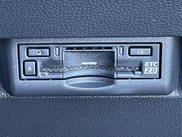 トヨタ ランドクルーザー ２５０ VX 東京都 2025(令7)年 0.2万km ブラック プリクラッシュセーフティ/レーントレーシングアシスト/レーンディパーチャーアラート/12.3インチ純正メーカーナビ/フルセグテレビ/Bluetooth/USB HDMI接続/サンルーフ/レザーシート/シートーヒーター/シートベンチレーション/デジタルインナーミラー/パノラマモニター/3眼LEDヘッドライト/パワーバックドア/ルーフレール/スマートキー/ステアリングヒーター/クルーズコントロール