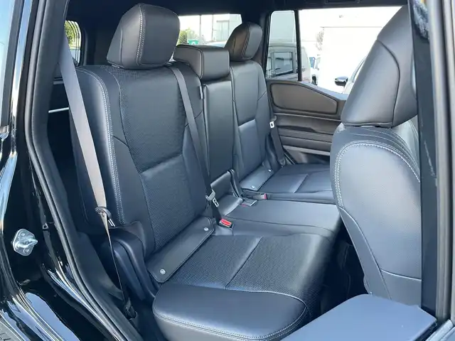 トヨタ ランドクルーザー ２５０ VX 東京都 2025(令7)年 0.2万km ブラック プリクラッシュセーフティ/レーントレーシングアシスト/レーンディパーチャーアラート/12.3インチ純正メーカーナビ/フルセグテレビ/Bluetooth/USB HDMI接続/サンルーフ/レザーシート/シートーヒーター/シートベンチレーション/デジタルインナーミラー/パノラマモニター/3眼LEDヘッドライト/パワーバックドア/ルーフレール/スマートキー/ステアリングヒーター/クルーズコントロール