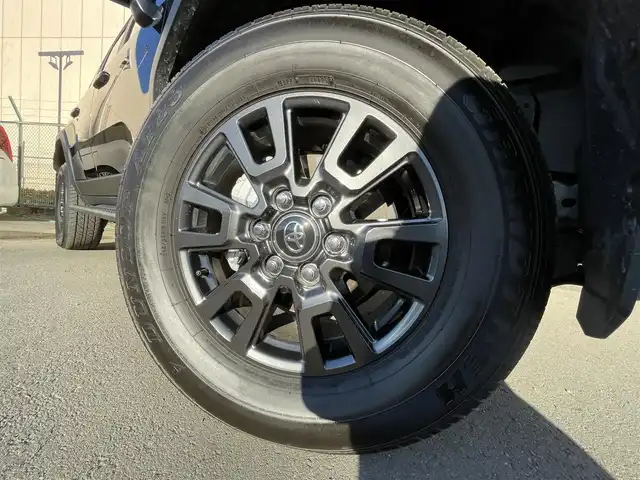 トヨタ ランドクルーザー ２５０ VX 東京都 2025(令7)年 0.2万km ブラック プリクラッシュセーフティ/レーントレーシングアシスト/レーンディパーチャーアラート/12.3インチ純正メーカーナビ/フルセグテレビ/Bluetooth/USB HDMI接続/サンルーフ/レザーシート/シートーヒーター/シートベンチレーション/デジタルインナーミラー/パノラマモニター/3眼LEDヘッドライト/パワーバックドア/ルーフレール/スマートキー/ステアリングヒーター/クルーズコントロール