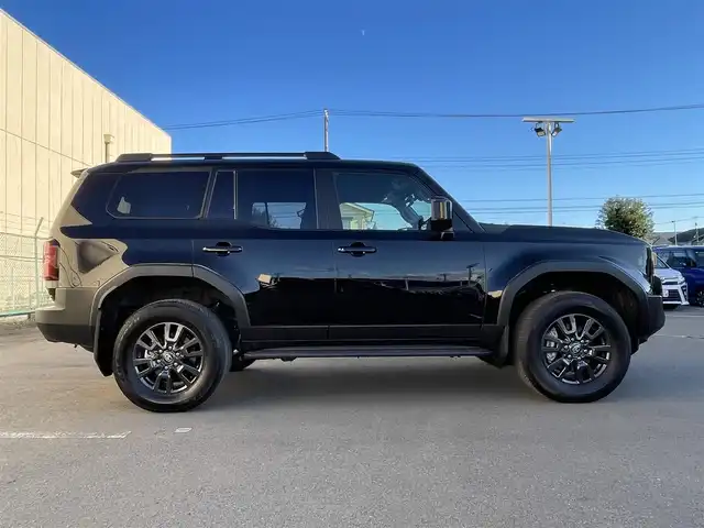 トヨタ ランドクルーザー ２５０ VX 東京都 2025(令7)年 0.2万km ブラック プリクラッシュセーフティ/レーントレーシングアシスト/レーンディパーチャーアラート/12.3インチ純正メーカーナビ/フルセグテレビ/Bluetooth/USB HDMI接続/サンルーフ/レザーシート/シートーヒーター/シートベンチレーション/デジタルインナーミラー/パノラマモニター/3眼LEDヘッドライト/パワーバックドア/ルーフレール/スマートキー/ステアリングヒーター/クルーズコントロール