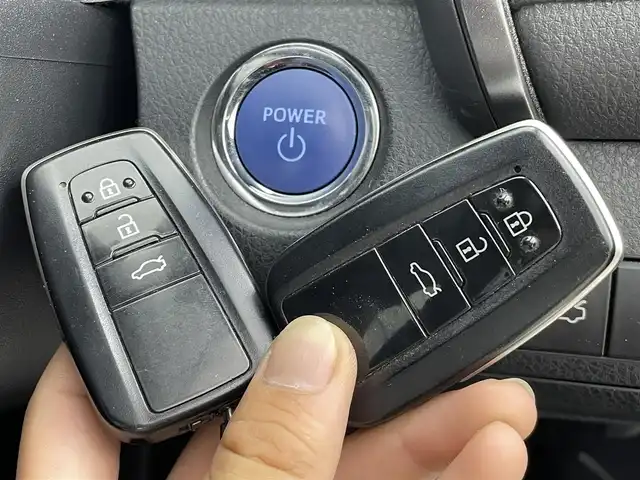 トヨタ カムリ G レザーパッケージ 群馬県 2018(平30)年 7万km プラチナホワイトパールマイカ 純正8インチT-Connect SDナビゲーションシステム/・AM/FM/CD/SD/・Bluetooth/AUX/USB/・DVD/Blu-ray/ETC2.0ユニット（ビルトイン）ナビ連動タイプ/バックカメラ/トヨタセーフティセンス/・プリクラッシュセーフティ/・レーンディパーチャーアラート/・レーダークルーズコントロール（全車速追従機能付）/・オートマチックハイビーム/本革シート/前席パワーシート/シートヒーター/電動パーキングブレーキ/オートブレーキホールド/Bi-Beam LEDヘッドランプ（オートレベリング機能付）/カラーヘッドアップディスプレイ/純正17インチアルミホイール/純正フロアマット