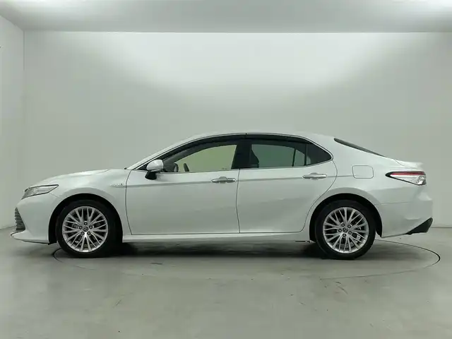 トヨタ カムリ G レザーパッケージ 群馬県 2018(平30)年 7万km プラチナホワイトパールマイカ 純正8インチT-Connect SDナビゲーションシステム/・AM/FM/CD/SD/・Bluetooth/AUX/USB/・DVD/Blu-ray/ETC2.0ユニット（ビルトイン）ナビ連動タイプ/バックカメラ/トヨタセーフティセンス/・プリクラッシュセーフティ/・レーンディパーチャーアラート/・レーダークルーズコントロール（全車速追従機能付）/・オートマチックハイビーム/本革シート/前席パワーシート/シートヒーター/電動パーキングブレーキ/オートブレーキホールド/Bi-Beam LEDヘッドランプ（オートレベリング機能付）/カラーヘッドアップディスプレイ/純正17インチアルミホイール/純正フロアマット