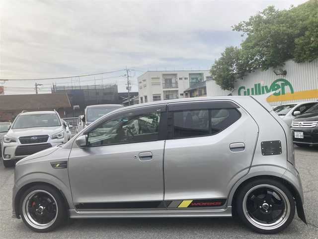 スズキ アルト ワークス 兵庫県 2016(平28)年 4.1万km シルバー 社外オーディオ/Bluetooth/CD/USB/FM/プッシュスタート/社外ステアリング/5速MT/オートゲージ ブースト計/電動格納ミラー/純正フロアマット/ドライブレコーダー前後/スマートキー/ロールバー/社外エアロ/社外アルミホイール/KYBサスペンション/Ignite VSD alpha 16V（点火コイル電圧ブースト）/GReddy インタークーラー/スポーツペダル/フォグランプ/ドアバイザー/取扱説明書/保証書/AAC/スマートキー×2