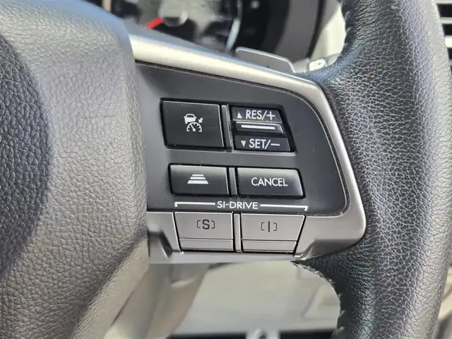 スバル フォレスター S－リミテッド 鹿児島県 2015(平27)年 6.9万km クリスタルホワイトP レーダークルーズコントロール　/ＥＴＣ　/前方ドライブレコーダー　/Ｄ＋Ｎ席シートヒーター／パワーシート　/社外ＳＤナビ（ＡＶＩＣ－ＲＺ０９）　/Ｂｌｕｅｔｏｏｔｈオーディオ　/Ｘ－ＭＯＤＥ　/ｉ－ｓｔｏｐ/横滑り防止装置/プッシュスタート/スマートキー/レーンキープアシスト/純正アルミホイール(18インチ)/フルセグテレビ