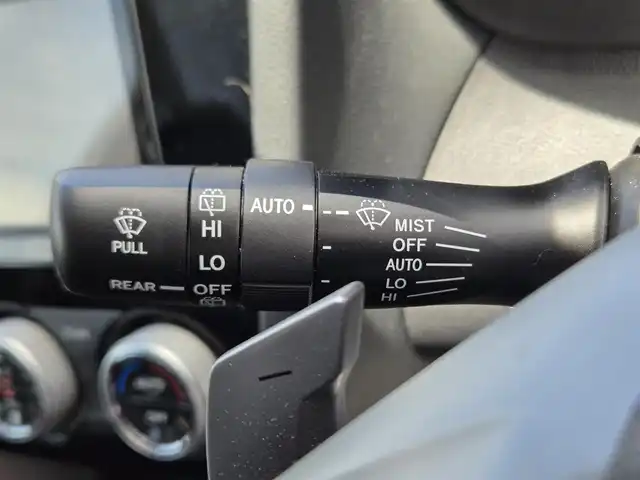 スバル フォレスター S－リミテッド 鹿児島県 2015(平27)年 6.9万km クリスタルホワイトP レーダークルーズコントロール　/ＥＴＣ　/前方ドライブレコーダー　/Ｄ＋Ｎ席シートヒーター／パワーシート　/社外ＳＤナビ（ＡＶＩＣ－ＲＺ０９）　/Ｂｌｕｅｔｏｏｔｈオーディオ　/Ｘ－ＭＯＤＥ　/ｉ－ｓｔｏｐ/横滑り防止装置/プッシュスタート/スマートキー/レーンキープアシスト/純正アルミホイール(18インチ)/フルセグテレビ