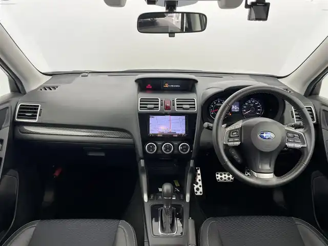 スバル フォレスター S－リミテッド 富山県 2015(平27)年 6.9万km クリスタルホワイトP 4WD/社外ナビ（AM/FM/CD/DVD/SD/USB/BT）/フルセグTV/衝突被害軽減ブレーキ/レーンキープアシスト/アダプティブクルーズコントロール/オートライト/電動リアゲート/ＥＴＣ　/ドライブレコーダー/パドルシフト　/ハーフレザーシート/前席席シートヒーター／パワーシート/純正18インチAW/純正フロアマット/プッシュスタート