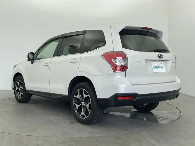 スバル フォレスター S－リミテッド 富山県 2015(平27)年 6.9万km クリスタルホワイトP 4WD/社外ナビ（AM/FM/CD/DVD/SD/USB/BT）/フルセグTV/衝突被害軽減ブレーキ/レーンキープアシスト/アダプティブクルーズコントロール/オートライト/電動リアゲート/ＥＴＣ　/ドライブレコーダー/パドルシフト　/ハーフレザーシート/前席席シートヒーター／パワーシート/純正18インチAW/純正フロアマット/プッシュスタート