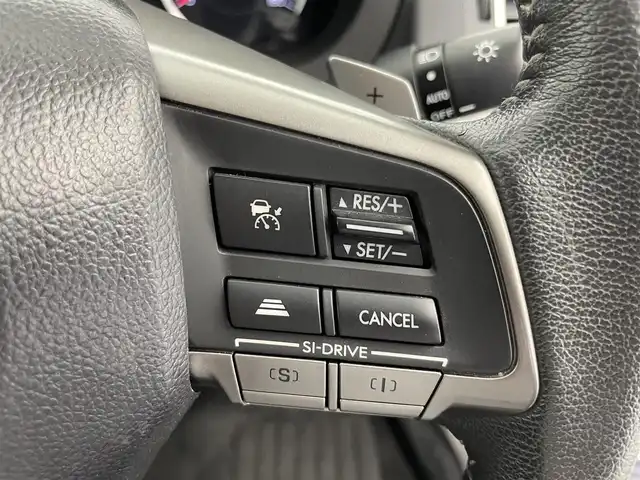 スバル フォレスター S－リミテッド 富山県 2015(平27)年 6.9万km クリスタルホワイトP 4WD/社外ナビ（AM/FM/CD/DVD/SD/USB/BT）/フルセグTV/衝突被害軽減ブレーキ/レーンキープアシスト/アダプティブクルーズコントロール/オートライト/電動リアゲート/ＥＴＣ　/ドライブレコーダー/パドルシフト　/ハーフレザーシート/前席席シートヒーター／パワーシート/純正18インチAW/純正フロアマット/プッシュスタート