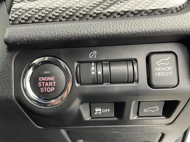 スバル フォレスター S－リミテッド 富山県 2015(平27)年 6.9万km クリスタルホワイトP 4WD/社外ナビ（AM/FM/CD/DVD/SD/USB/BT）/フルセグTV/衝突被害軽減ブレーキ/レーンキープアシスト/アダプティブクルーズコントロール/オートライト/電動リアゲート/ＥＴＣ　/ドライブレコーダー/パドルシフト　/ハーフレザーシート/前席席シートヒーター／パワーシート/純正18インチAW/純正フロアマット/プッシュスタート