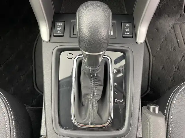 スバル フォレスター S－リミテッド 富山県 2015(平27)年 6.9万km クリスタルホワイトP 4WD/社外ナビ（AM/FM/CD/DVD/SD/USB/BT）/フルセグTV/衝突被害軽減ブレーキ/レーンキープアシスト/アダプティブクルーズコントロール/オートライト/電動リアゲート/ＥＴＣ　/ドライブレコーダー/パドルシフト　/ハーフレザーシート/前席席シートヒーター／パワーシート/純正18インチAW/純正フロアマット/プッシュスタート