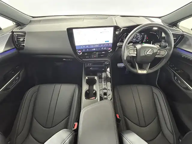 レクサス ＮＸ 350h Fスポーツ 佐賀県 2024(令6)年 0.5万km グラファイトブラックガラスフレーク 純正14インチディスプレイーディオ/フルセグTV/Bluetooth/Applecarplay/Androidauto/ナビ機能付き/全方位バックカメラ/衝突被害軽減システム/レーダークルーズコントロール/レーンアシスト/ブラインドスポットモニター/クリアランスソナー/ロードサインアシスト/オートライト/オートマチックハイビーム/3眼LEDヘッドライト/LEDフォグライト/ビルトインETC2.0 /パーキングアシスト/電子パーキング/ブレーキホールド/パワーバックドア/前方ドライブレコーダー/ステアリングヒーター/純正20インチアルミホイール/運転席・助手席パワーシート/運転席・助手席シートヒーター/運転席・助手席エアシート/メモリーシート/パドルシフト/ISOFIX対応シート/純正フロアマット