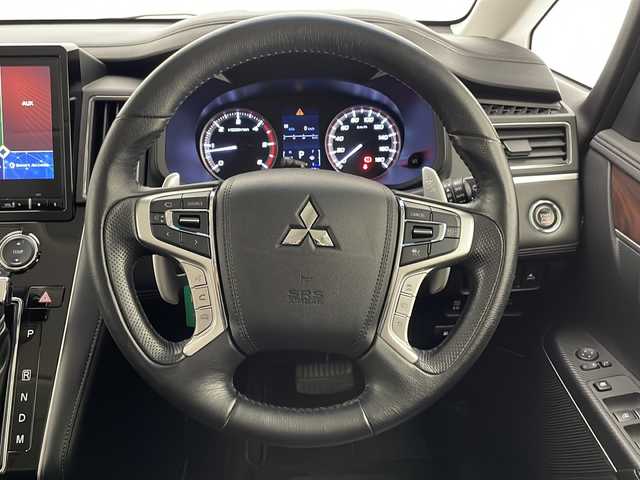 三菱 デリカＤ：５ G パワーパッケージ 宮崎県 2021(令3)年 5万km ウォームホワイトパール e-Assist/〇衝突被害軽減ブレーキシステム［FCM］/〇誤発進抑制機能（前進時）/〇車線逸脱警報システム［LDW］/〇オートマチックハイビーム［AHB］/〇レーダークルーズコントロールシステム［ACC］/純正10.1型SDナビ/フルセグTV/CD/DVD/Bluetooth/HDMI/マルチアラウンドモニター/両側パワースライドドア/電動サイドステップ/パワーバックドア/パワーシート/シートヒーター/レザー調シートカバー/LEDヘッドライト/純正18インチAW/ビルトインETC/アイドリングストップ/スマートキー×2/保証書