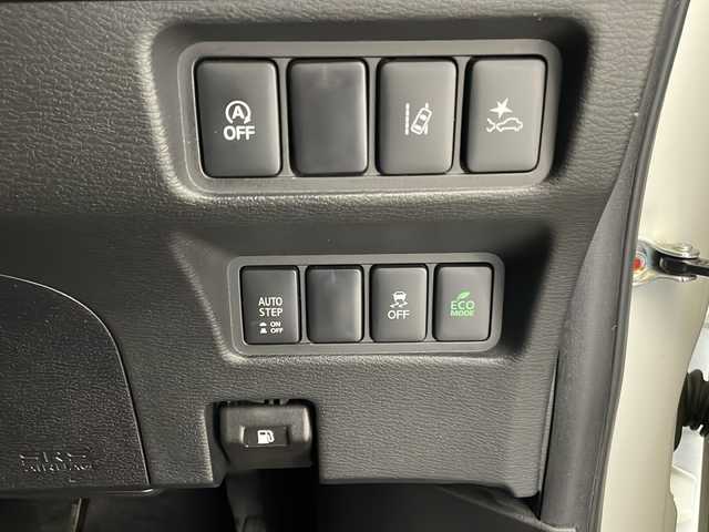 三菱 デリカＤ：５ G パワーパッケージ 宮崎県 2021(令3)年 5万km ウォームホワイトパール e-Assist/〇衝突被害軽減ブレーキシステム［FCM］/〇誤発進抑制機能（前進時）/〇車線逸脱警報システム［LDW］/〇オートマチックハイビーム［AHB］/〇レーダークルーズコントロールシステム［ACC］/純正10.1型SDナビ/フルセグTV/CD/DVD/Bluetooth/HDMI/マルチアラウンドモニター/両側パワースライドドア/電動サイドステップ/パワーバックドア/パワーシート/シートヒーター/レザー調シートカバー/LEDヘッドライト/純正18インチAW/ビルトインETC/アイドリングストップ/スマートキー×2/保証書